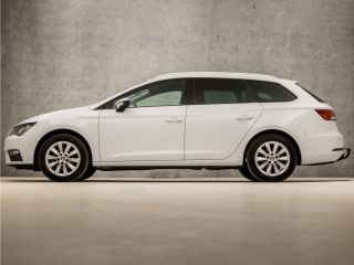 Seat León ST 1.0 TSI Sport (APPLE CARPLAY, NAVIGATIE, BEATS AUDIO, CAMERA, LEDER/ALCANTARA, SPORTSTOELEN, GETI...