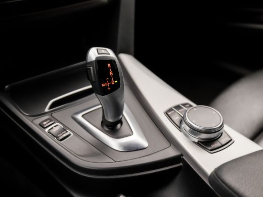 BMW 3 Serie Touring 318i M Sport Shadow Automaat (GROOT NAVI, M PAKKET, DEALER ONDERHOUDEN, STOELVERWARMING, ... ActivLease financial lease