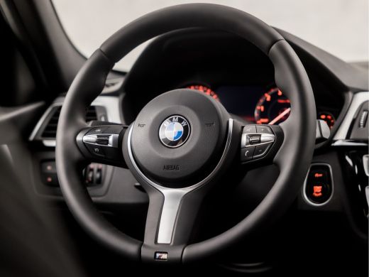 BMW 3 Serie Touring 318i M Sport Shadow Automaat (GROOT NAVI, M PAKKET, DEALER ONDERHOUDEN, STOELVERWARMING, ... ActivLease financial lease