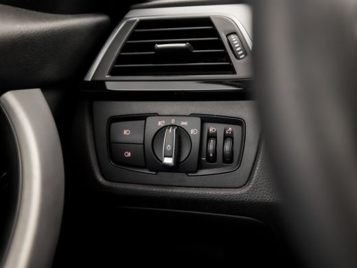 BMW 3 Serie Touring 318i M Sport Shadow Automaat (GROOT NAVI, M PAKKET, DEALER ONDERHOUDEN, STOELVERWARMING, ... ActivLease financial lease