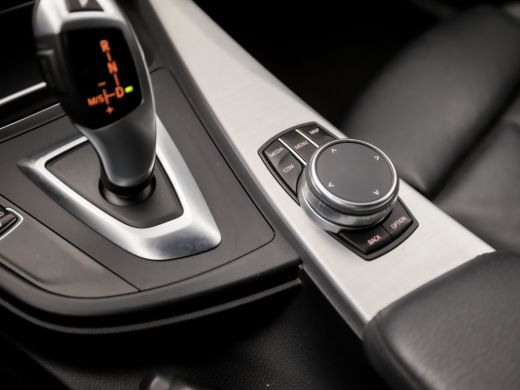 BMW 3 Serie Touring 318i M Sport Shadow Automaat (GROOT NAVI, M PAKKET, DEALER ONDERHOUDEN, STOELVERWARMING, ... ActivLease financial lease