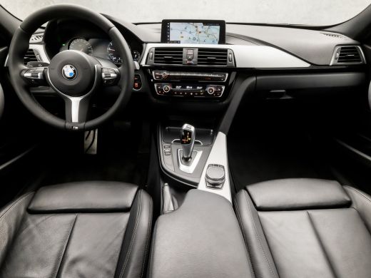 BMW 3 Serie Touring 318i M Sport Shadow Automaat (GROOT NAVI, M PAKKET, DEALER ONDERHOUDEN, STOELVERWARMING, ... ActivLease financial lease