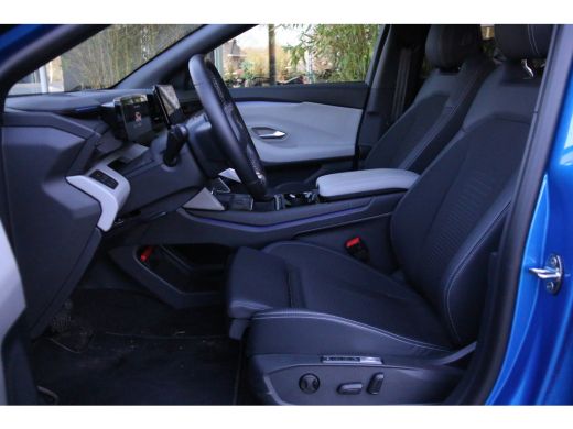 Ford Explorer Premium Extended Range RWD 77 kWh AGR | Pano | Head-Up | B&O | Matrix LED | Trekhaak ActivLease financial lease