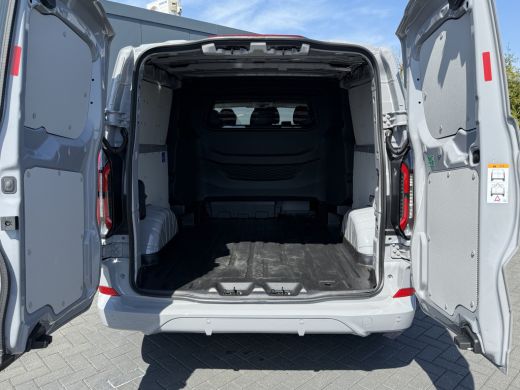 Ford Transit Custom 2.0 TDCI 170 PK AUTOMAAT / L2H1 / Limited Sport / 6 PERS DUBBEL CABINE / 2x SCHUIFDEUR / CAMERA /... ActivLease financial lease