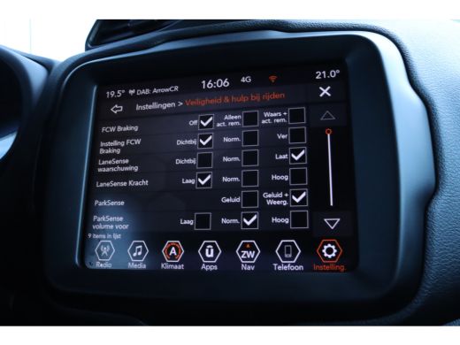 Jeep Renegade Jeep 4xe 240 Plug-in Hybrid Electric Upland | Adaptieve Cruise | PDC V/A | Navi | Carplay | Clima... ActivLease financial lease