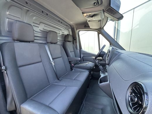 Mercedes Sprinter 317 CDI 170 PK / L2H2 / AIRCO / CRUISE / CAMERA / NAVIGATIE / 3-ZITS ActivLease financial lease