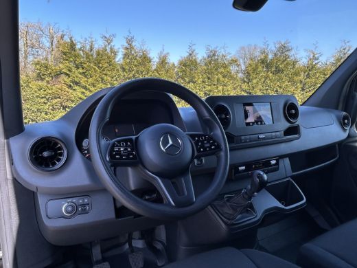 Mercedes Sprinter 317 CDI 170 PK / L2H2 / AIRCO / CRUISE / CAMERA / NAVIGATIE / 3-ZITS ActivLease financial lease