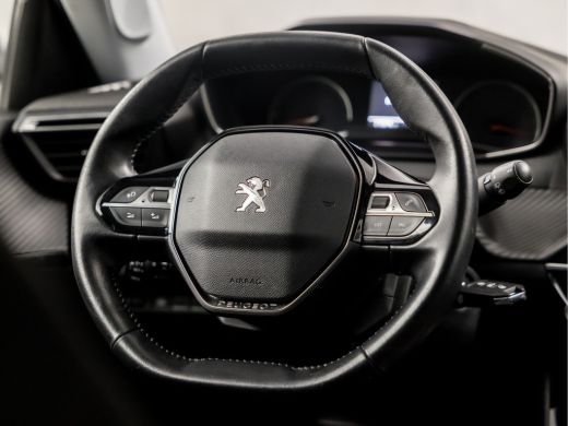Peugeot 2008 1.2 PureTech Sport (APPLE CARPLAY, CLIMATE, 360 CAMERA, LED KOPLAMPEN, SPORTSTOELEN, GETINT GLAS,... ActivLease financial lease