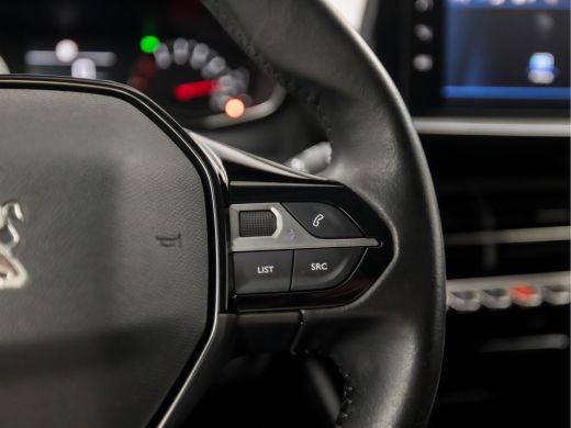 Peugeot 2008 1.2 PureTech Sport (APPLE CARPLAY, CLIMATE, 360 CAMERA, LED KOPLAMPEN, SPORTSTOELEN, GETINT GLAS,... ActivLease financial lease