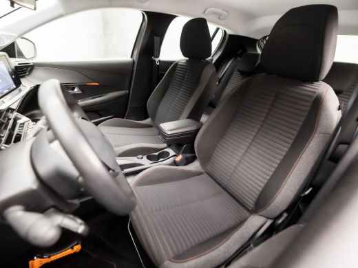 Peugeot 208 1.2 PureTech Sport (APPLE CARPLAY, GROOT NAVI, LM VELGEN, SPORTSTOELEN, CRUISE, PARKEERSENSOREN, ... ActivLease financial lease