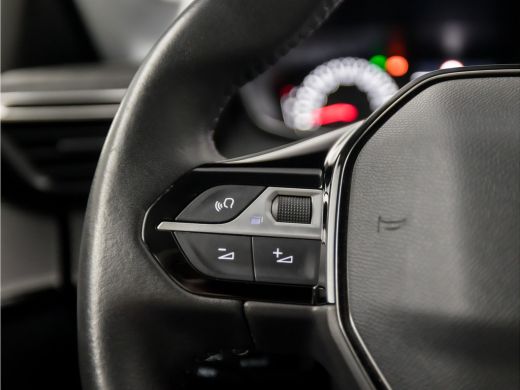 Peugeot 208 1.2 PureTech Sport (APPLE CARPLAY, GROOT NAVI, LM VELGEN, SPORTSTOELEN, CRUISE, PARKEERSENSOREN, ... ActivLease financial lease