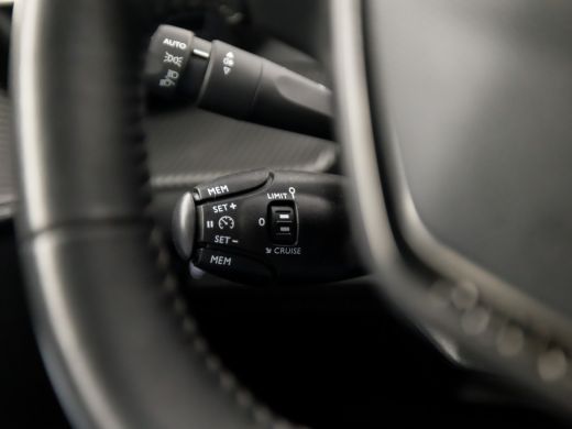 Peugeot 208 1.2 PureTech Sport (APPLE CARPLAY, GROOT NAVI, LM VELGEN, SPORTSTOELEN, CRUISE, PARKEERSENSOREN, ... ActivLease financial lease