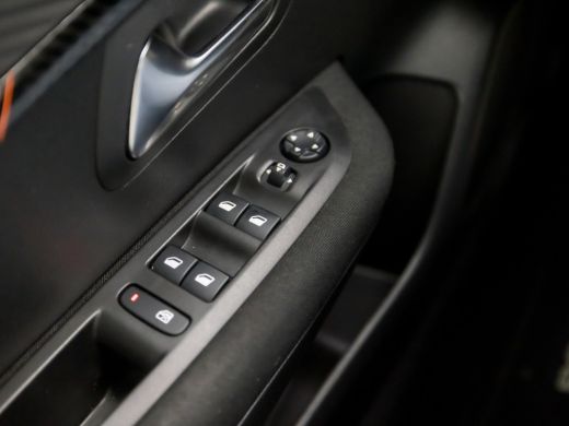 Peugeot 208 1.2 PureTech Sport (APPLE CARPLAY, GROOT NAVI, LM VELGEN, SPORTSTOELEN, CRUISE, PARKEERSENSOREN, ... ActivLease financial lease