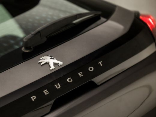 Peugeot 208 1.2 PureTech Sport (APPLE CARPLAY, GROOT NAVI, LM VELGEN, SPORTSTOELEN, CRUISE, PARKEERSENSOREN, ... ActivLease financial lease