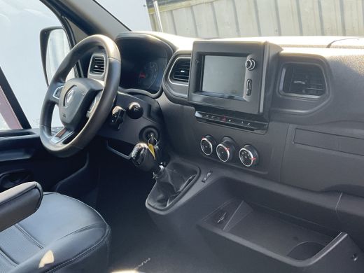 Renault Master 3-Pers 2.3 dCi 150pk L3H2 Energy Euro6 Nav/Cam Trekhaak Lang Hoog T35 ActivLease financial lease