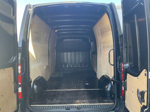 Renault Master 3-Pers 2.3 dCi 150pk L3H2 Energy Euro6 Nav/Cam Trekhaak Lang Hoog T35 ActivLease financial lease