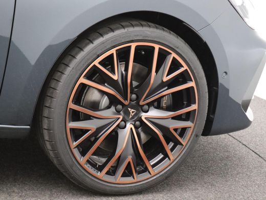 Seat Leon 1.5 TSI e-Hybrid VZ Performance 272PK DSG matrix led, schuif-kanteldak, achteruitrijcamera, stuur... ActivLease financial lease