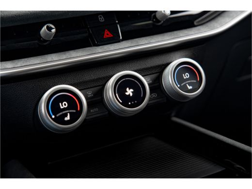 Skoda Superb ŠKODA First Edition | Achteruitrijcamera | Climatronic, elektronische airconditioning met 3 klima... ActivLease financial lease