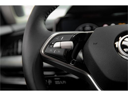 Skoda Superb ŠKODA First Edition | Achteruitrijcamera | Climatronic, elektronische airconditioning met 3 klima... ActivLease financial lease