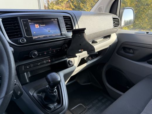 Toyota ProAce Worker 2.0 D-4D 145 PK / L2H1 / 1e EIG. / AIRCO / CRUISE / 3-ZITS / DAB / CARPLAY ActivLease financial lease