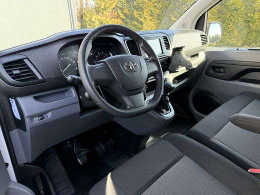 Toyota ProAce Worker 2.0 D-4D 145 PK / L2H1 / 1e EIG. / AIRCO / CRUISE / 3-ZITS / DAB / CARPLAY ActivLease financial lease