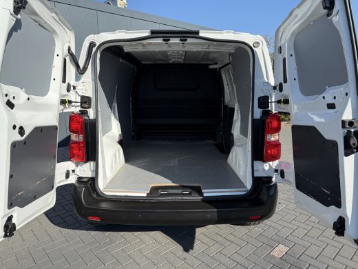 Toyota ProAce Worker 2.0 D-4D 145 PK / L2H1 / 1e EIG. / AIRCO / CRUISE / 3-ZITS / DAB / CARPLAY ActivLease financial lease