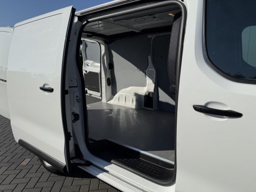 Toyota ProAce Worker 2.0 D-4D 145 PK / L2H1 / 1e EIG. / AIRCO / CRUISE / 3-ZITS / DAB / CARPLAY ActivLease financial lease