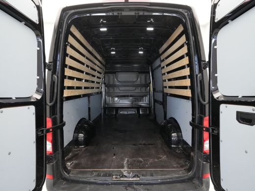 Volkswagen Crafter 35 2.0 TDI L3H3 Highline EURO VI Navi via App Camera Trekhaak Voorruitverwarming ActivLease financial lease