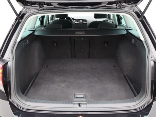 Volkswagen GOLF Variant 1.5 TSi 130 Pk Automaat Highline | Navigatie | Trekhaak | 17 Inch | Virtual Dashboard | Adaptive ... ActivLease financial lease
