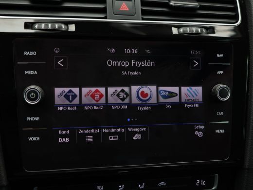 Volkswagen GOLF Variant 1.5 TSi 130 Pk Automaat Highline | Navigatie | Trekhaak | 17 Inch | Virtual Dashboard | Adaptive ... ActivLease financial lease