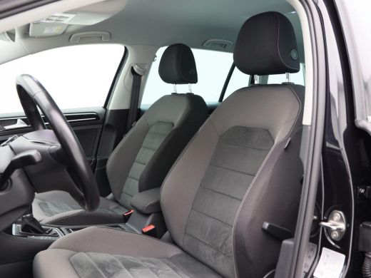 Volkswagen GOLF Variant 1.5 TSi 130 Pk Automaat Highline | Navigatie | Trekhaak | 17 Inch | Virtual Dashboard | Adaptive ... ActivLease financial lease