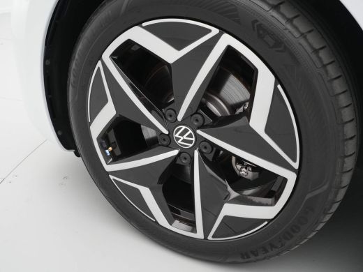Volkswagen ID.3 First Plus 58 kWh 204pk Navigatie Camera Acc Lm Velgen Demo JP ActivLease financial lease