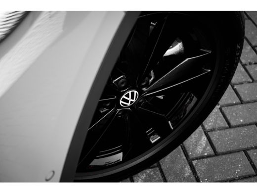 Volkswagen ID.4 Pro Limited Edition | 'App-Connect' draadloze smartphone integratie | Achterbank in ongelijke del... ActivLease financial lease