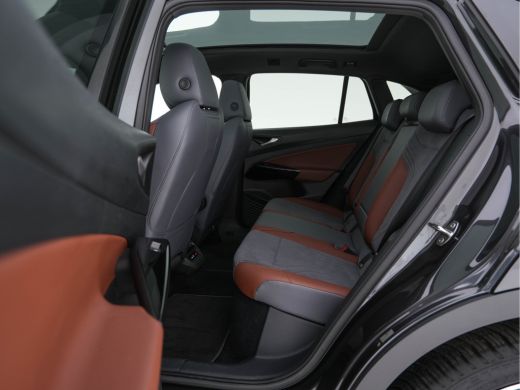 Volkswagen ID.4 Max 77 kWh 1ST-Pack [ 3-Fase ] (INCL-BTW) *PANO | HEAT-PUMP | HEAD-UP | NAVI-FULLMAP | LEATHER-AL... ActivLease financial lease