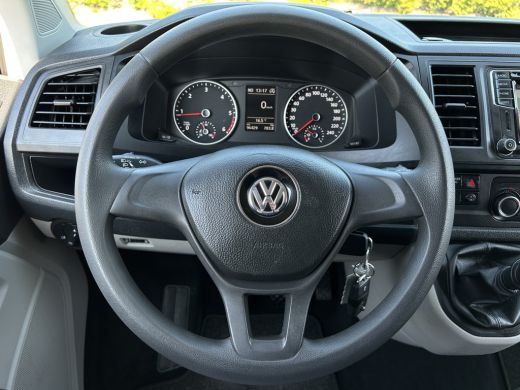 Volkswagen Transporter 2.0 TDI 102 PK / L2H1 / 1e EIG. / BOTT INRICHTING / IMPERIAAL / AIRCO / CRUISE / NAVI ActivLease financial lease