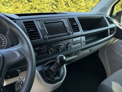 Volkswagen Transporter 2.0 TDI 102 PK / L2H1 / 1e EIG. / BOTT INRICHTING / IMPERIAAL / AIRCO / CRUISE / NAVI ActivLease financial lease