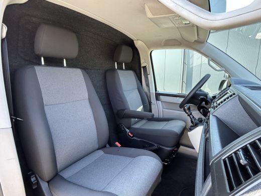 Volkswagen Transporter 2.0 TDI 102 PK / L2H1 / 1e EIG. / BOTT INRICHTING / IMPERIAAL / AIRCO / CRUISE / NAVI ActivLease financial lease
