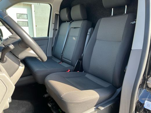 Volkswagen Transporter 2.0 TDI L2H3 28 Highline | Navigatie | Cruise Control | Trekhaak | Side Bars | Apple Carplay | ActivLease financial lease