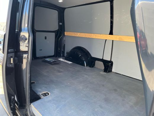 Volkswagen Transporter 2.0 TDI L2H3 28 Highline | Navigatie | Cruise Control | Trekhaak | Side Bars | Apple Carplay | ActivLease financial lease