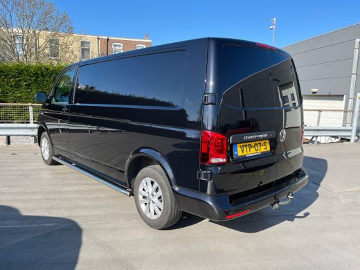 Volkswagen Transporter 2.0 TDI L2H3 28 Highline | Navigatie | Cruise Control | Trekhaak | Side Bars | Apple Carplay | ActivLease financial lease