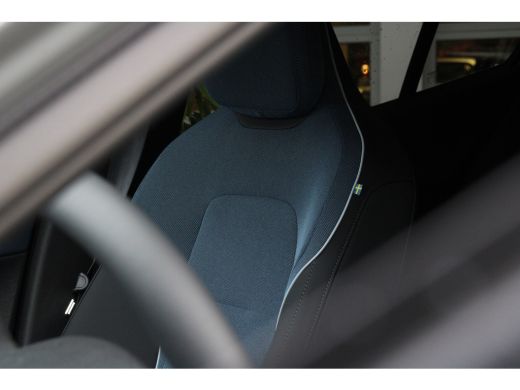 Volvo  EX30 Single Motor Extended Range Core 69 kWh | 19" Velgen | Adaptive Cruise | BLIS | Camera | Stuur/st... ActivLease financial lease