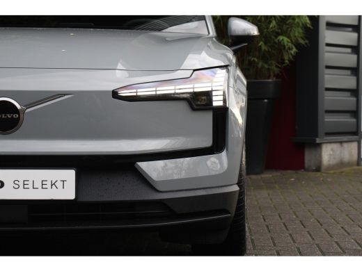 Volvo  EX30 Single Motor Extended Range Core 69 kWh | 19" Velgen | Adaptive Cruise | BLIS | Camera | Stuur/st... ActivLease financial lease