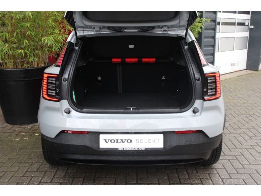 Volvo  EX30 Single Motor Extended Range Core 69 kWh | 19" Velgen | Adaptive Cruise | BLIS | Camera | Stuur/st... ActivLease financial lease