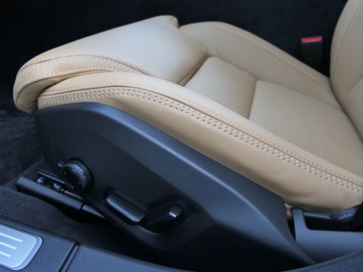 Volvo  V90 T8 Plug-in hybrid AWD Ultra Executive Edition | Bowers&Wilkins | Luchtvering | Massage | Gevenitl... ActivLease financial lease
