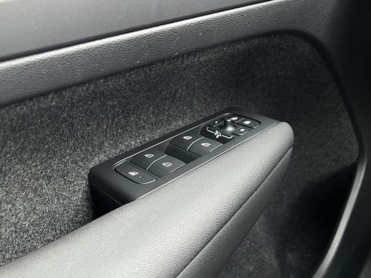Volvo  XC40 Volvo 1.5 T4 Recharge Inscription | Achteruitrijcamera | Elektrisch glazen panorama-dak | Grootli... ActivLease financial lease