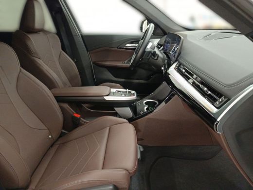 BMW iX1 xDrive30 (67 kWh) M-SPORT ** LED, BRUIN LEDER, PANORAMA, TREKH, ACC, H&K SOUND, 20-inch LMV ** 26... ActivLease financial lease