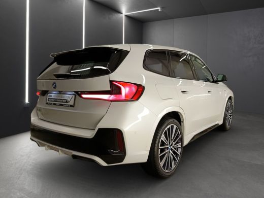 BMW iX1 xDrive30 (67 kWh) M-SPORT ** LED, BRUIN LEDER, PANORAMA, TREKH, ACC, H&K SOUND, 20-inch LMV ** 26... ActivLease financial lease