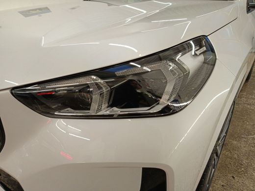 BMW iX1 xDrive30 (67 kWh) M-SPORT ** LED, BRUIN LEDER, PANORAMA, TREKH, ACC, H&K SOUND, 20-inch LMV ** 26... ActivLease financial lease