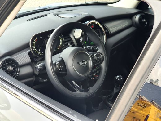Mini Cooper 1.5 Business Edition | Full LED | Cruise Control | Parkersensoren | Clima ActivLease financial lease