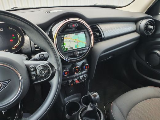 Mini Cooper 1.5 Business Edition | Full LED | Cruise Control | Parkersensoren | Clima ActivLease financial lease
